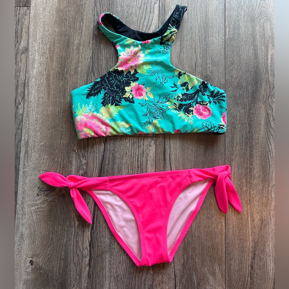 Halter bikini, reversible top. Size M.